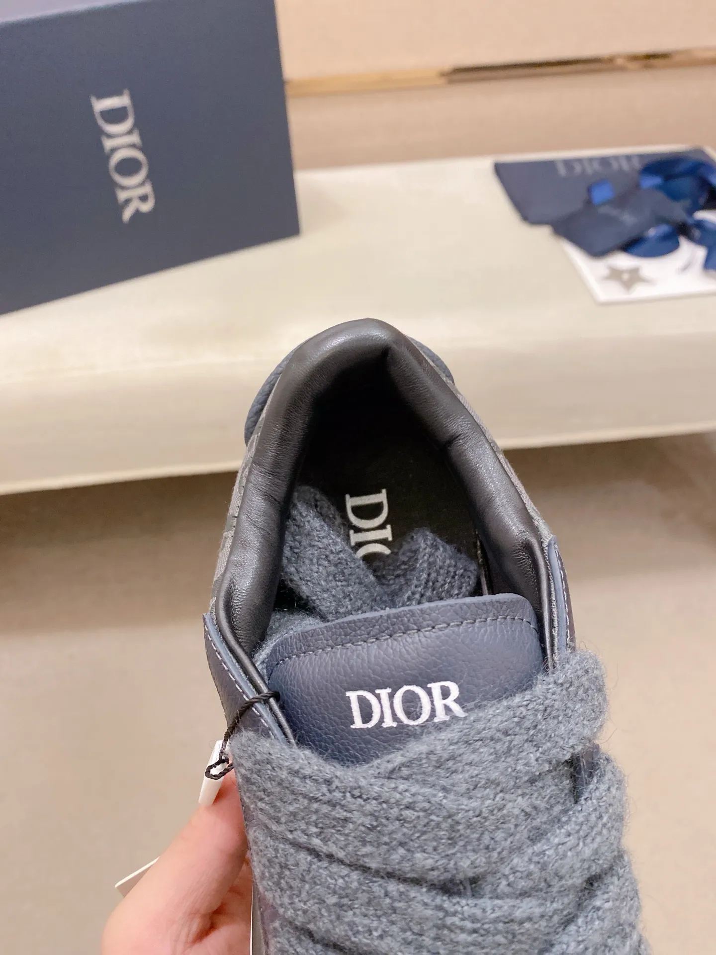 Factory price: 300 Men's shoes 💰[Dior·Dior] Top 🔍Couple style 💏🔍New casual sports style couple shoes, new four-season design, perfect workmanship, lace-up lazy style to create cabinet quality, upper: imported first-layer cowhide, sheepskin lining is soft and comfortable, ultra-light TPU wear-resistant outsole, simple, versatile fashion men's shoes, excellent color code number 35--44